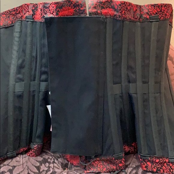 PLAYGIRL LONG BLACK & RED Brocade CORSET. - Picture 6 of 8